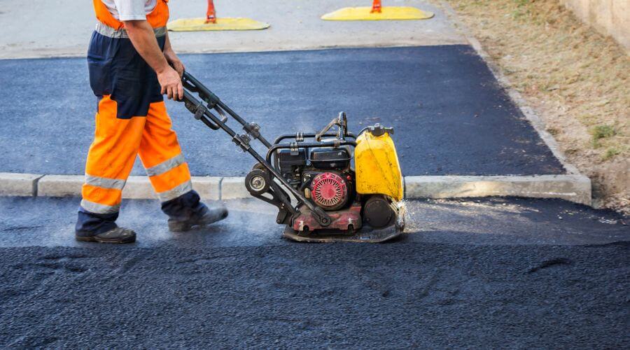 Professional gutter cleaning in Roaring Springs, TX